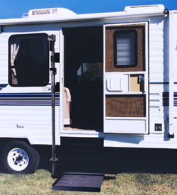 Handy-Lift_Loweredb.JPG (40215 bytes)